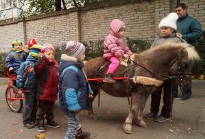 Мэлвин в гостях у ребят