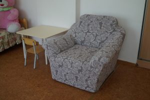 Кресло в спальне изменилось...