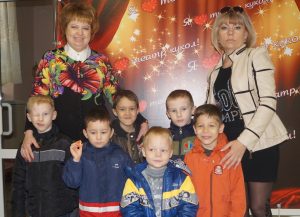 театр кукол встречает маленьких гостей