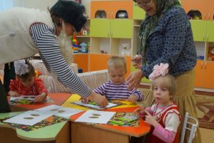 весёлые цыплята