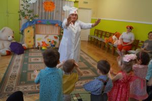 Делаем зарядку с Айболитом