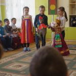 Футболисты на дороге